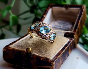 UNUSUAL Vintage 9ct Gold Aquamarine Diamond Ring. STATEMENT RING! 4 DiAMONDS! (Ref00p)