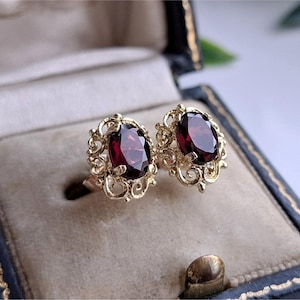 UNUSUAL Vintage 9ct Gold Ruby Earrings. STUNNING SET (Ref005)