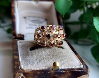 VERY UNUSUAL Vintage 9ct Gold Garnet Ring, RESiZING AVAiLABLE. Gold Garnet Ring. (Ref00v)