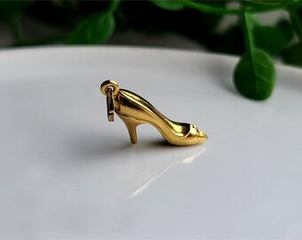 GEDETAILLEERDE vintage 9 kt gouden stiletto-schoenbedel. 9kt gouden schoenbedel. 9 kt gouden stiletto-bedel (ref00U)