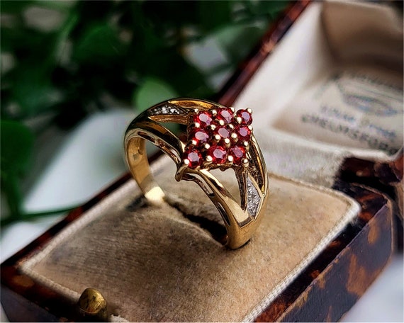 STUNNING Vintage 9ct Gold Garnet Diamond Ring. ST… - image 2