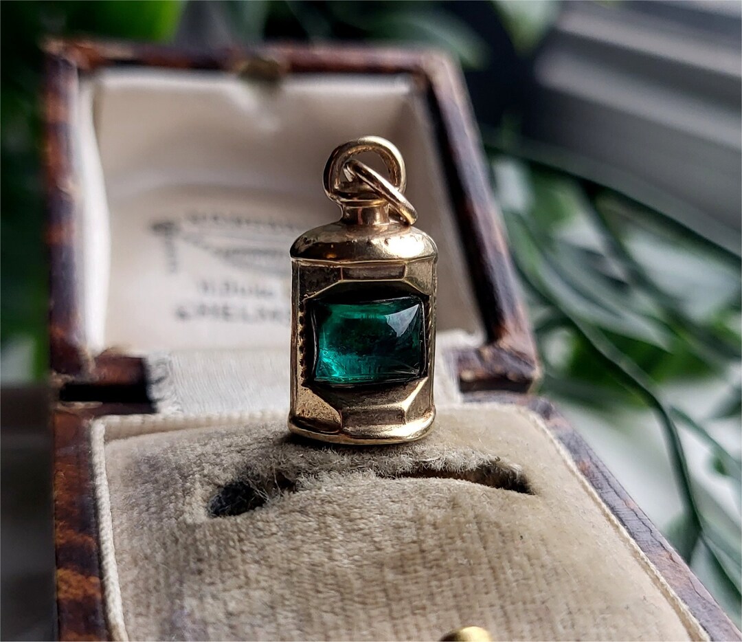 1960s Vintage 9ct Gold Emerald Lantern Charm. 9ct Gold Lantern Pendant