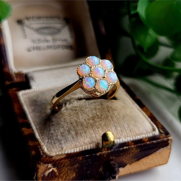 STUNNING Vintage 9ct Gold Opal Cluster Ring. FREE RESIZING AVAiLABLE! 9ct Gold Opal Ring. Gold Opal Ring (ref00L)