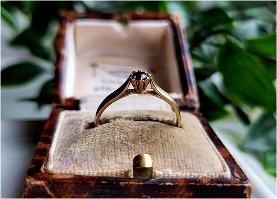 STUNNING Vintage 9ct Gold Sapphire Ring. Minimali… - image 3