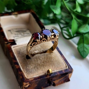 ¡IMPRESIONANTE anillo vintage de trilogía de granate de oro de 9 quilates de los años 70, tamaño grande! Anillo de trilogía de granate de oro. APARTADO DISPONIBLE [ref00c]