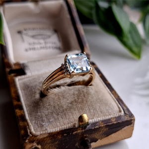 UNUSUAL Vintage 9ct Gold Aquamarine Diamond Ring. 6 DiAMONDS!! SECURE NOW With Deposit! (Ref00u)