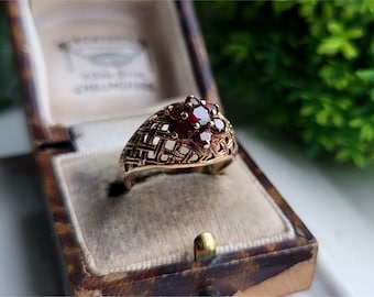 1960s STUNNING Vintage 9ct Gold Garnet Cluster Ring, Hallmarked 1969 Birmingham! Gold Garnet Cluster Ring (ref00o)
