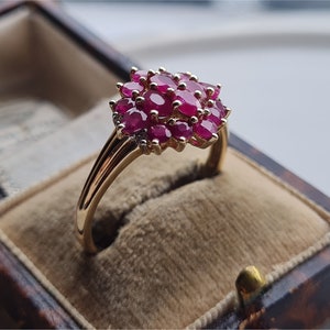 INDRUKWEKKENDE 9kt Gold Ruby Cluster Ring. Deze Ring is STUNNiNG. LAYAWAY BESCHIKBAAR
