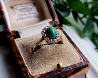 FANTASTISK vintagering i 9 karat guld med grön agat. STORLEKNING MÖJLIG! Ring med grön agat och vit topas (ref00x)
