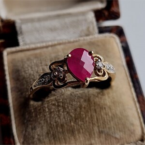 AMAZING Vintage 9ct Gold Ruby And Diamond Ring. 4 DIAMONDS!!!