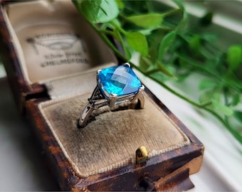 STATEMENT Ring Vintage 9 Karat Weißgold Blautopas und Diamant Ring. 9 Karat Weißgoldring mit 6 FUNKELNDEN DIAMANTEN. (ref00M)