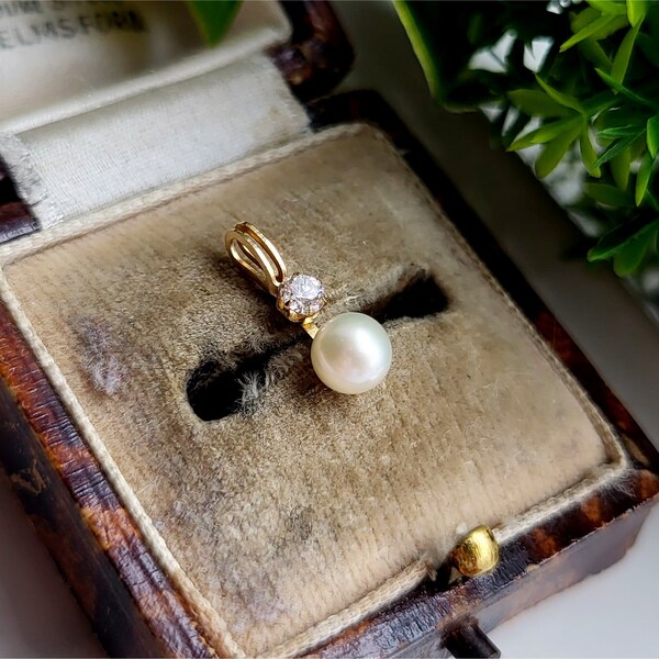 UNUSUAL Vintage 9ct Gold Pearl and White Topaz Pendant. Vintage Pearl Pendant. 9ct Gold Pendant (Ref00D)