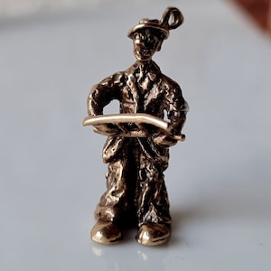 Vintage 9ct Gold Man With Ladder Charm / Pendant. VERY DETAILED