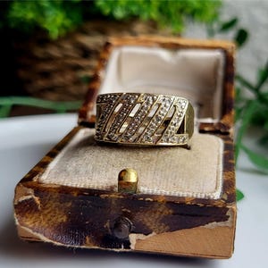 STUNNING Vintage 9ct Gold Diamond Cluster Ring. 16 DIAMONDS. Free RESIZING AVAiLABLE (REf00u)