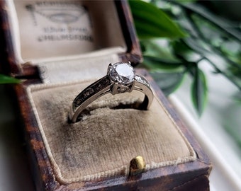 STUNNING Vintage 9ct White Gold Cz Ring. VERY IMPRESSIVE. 9ct Gold Ring (ref00i)