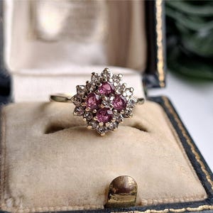 STUNNING 1980s Vintage 9ct Gold Ruby Diamond Cluster Ring. 17 DiAMONDS [Ref00f]