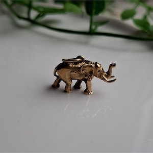 QUALITY SOLID Vintage 9ct Gold Elephant Charm / Pendant. Vintage 9ct Gold Elephant Pendant (ref00n)
