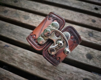 Leather Cuff Bracelet | Swing Hook Clasp | Steampunk Sunburst Tan Brown