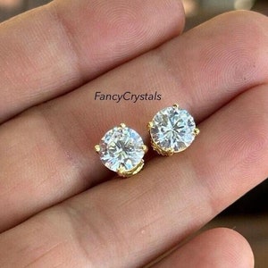 Pendientes solitarios de diamante de laboratorio de lujo rellenos de oro de 10 quilates con corte redondo y parte posterior roscada para uso diario