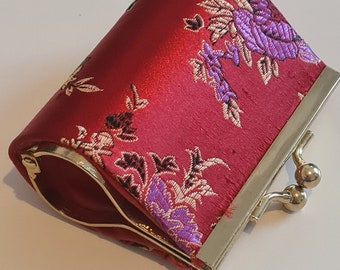 Vintage coin purse red Chinese print satin fabric. Vintage fashion. Retro purse.
