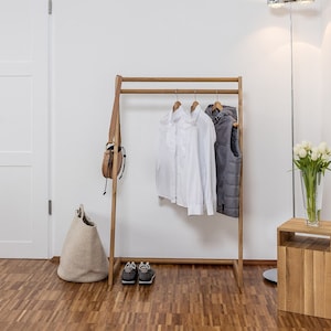 YANN oak coat rack – Elegant coat rack for bedrooms and hallways