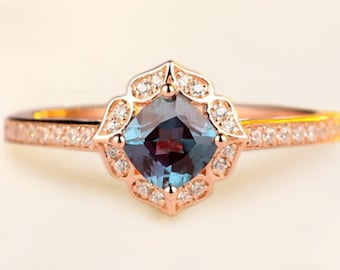 Vintage Alexandrite Ring, Round Cut Alexandrite Ring, 24k Rose Gold Bridal Ring, June Birthstone Ring, Unique Women's Ring, Engagement ring