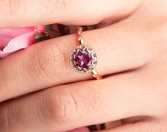 ユニークなエンゲージリング、色が変わるアレキサンドライト、プロポーズと誓い、ローズゴールド