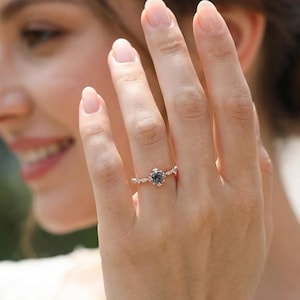 Anello di fidanzamento vintage con alessandrite: anello di promessa con taglio rotondo