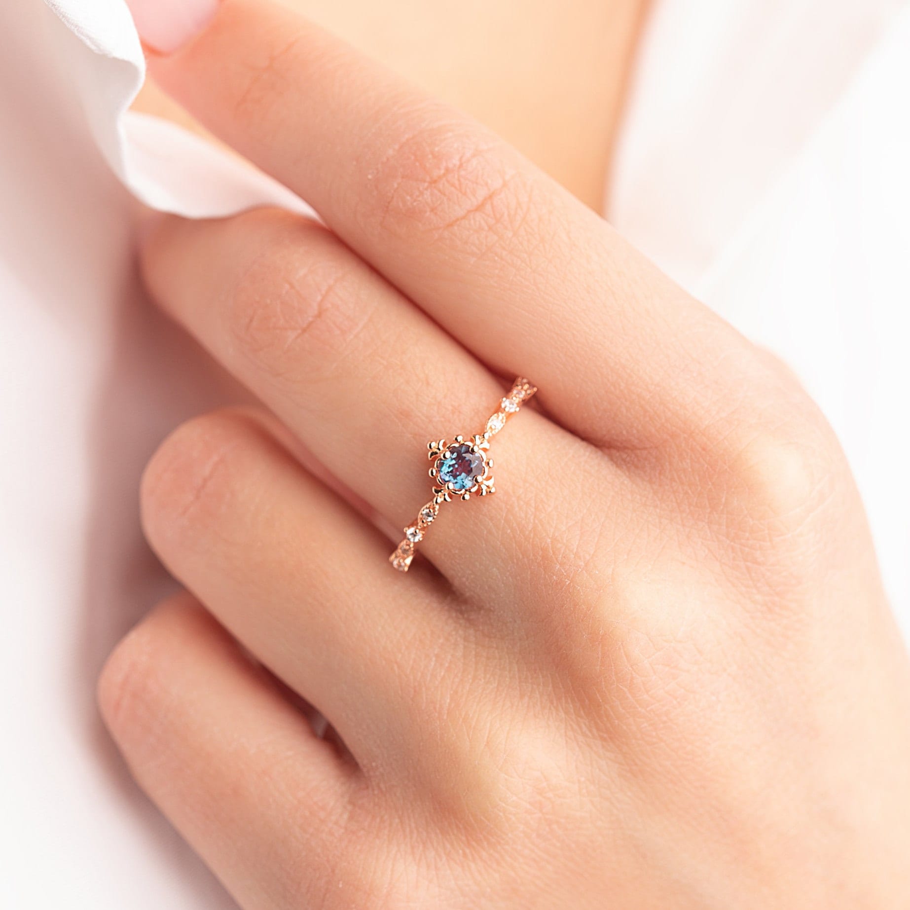 Vintage Alexandrite Engagement Ring, wedding Ring, Bridal ring, Unique promise ring, Minimalist ring for her, proposal ring, wedding ring