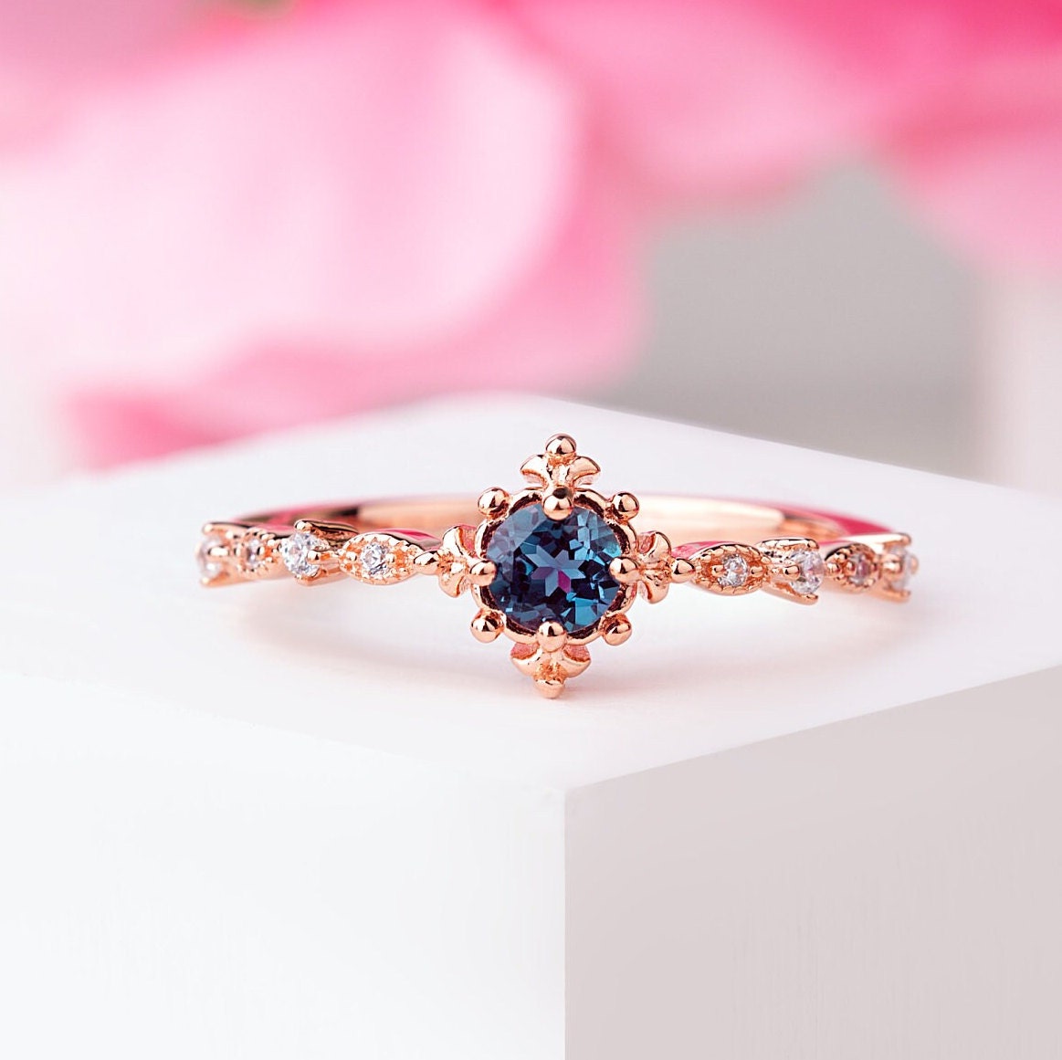 Vintage Alexandrite Engagement Ring, wedding Ring, Bridal ring, Unique promise ring, Minimalist ring for her, proposal ring, wedding ring