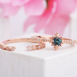 Vintage Alexandrite Engagement Ring set, Rose Gold ring Women, dainty unique Bridal Set, Unique Wedding set, unusual engagement ring for her