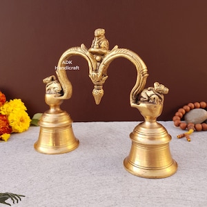 Messingglocke - 5 &quot;Zoll-Lord Nandi Kuh Hand gehalten Ghanti für Home Tempel Pooja Glocke Kuh Statue Indische Heilige Kuh Handgefertigte Glocken Nandi Statue