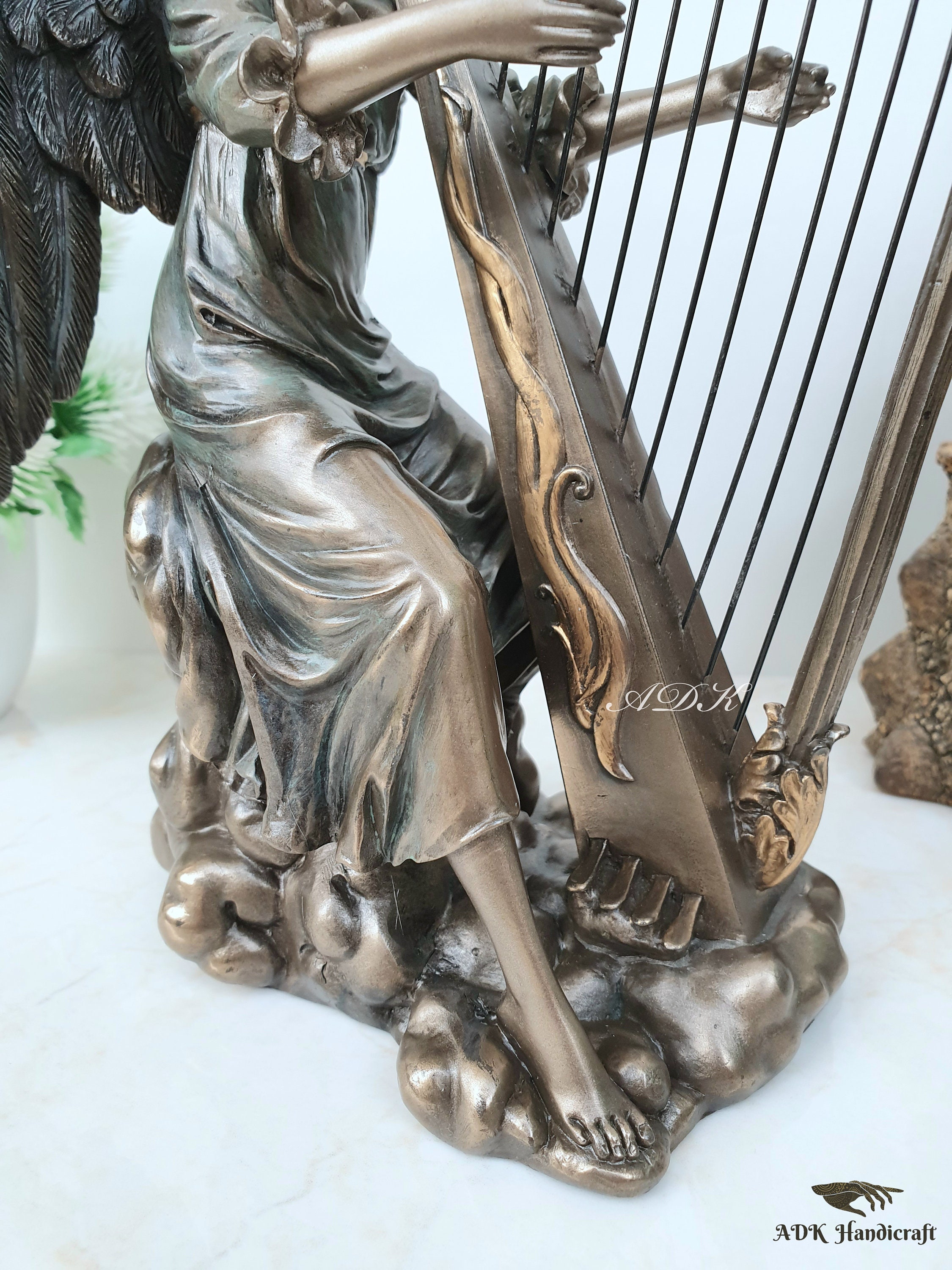 ハープを弾く人のオブジェ ハープを弾く人のオブジェ ハープを弾く人のオブジェ 日本ハープ協会