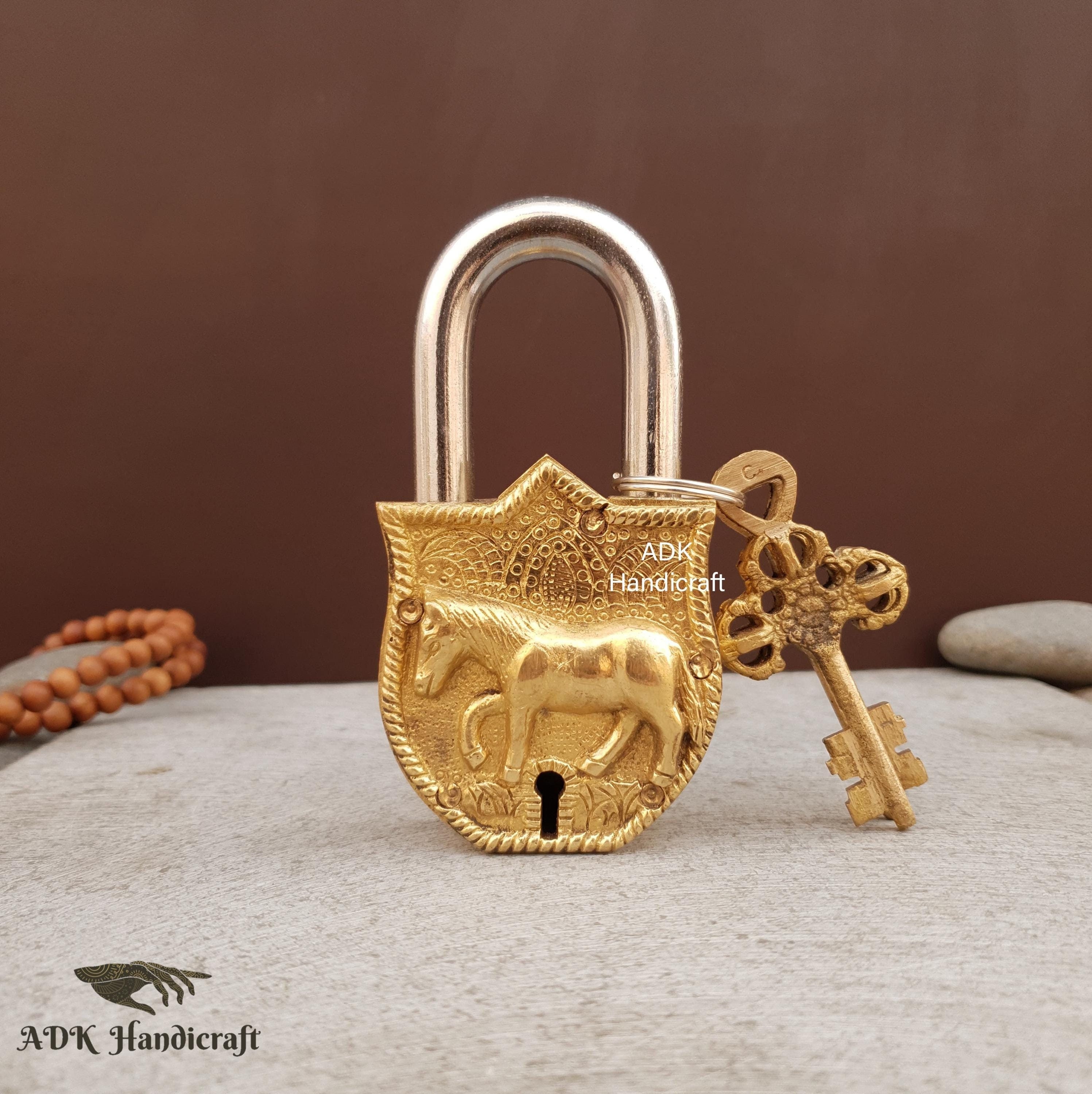 仏頭デザイン 南京錠と鍵セット　工芸品・民芸品　インドチベット　仏陀　真鍮 真鍮製馬デザイン南京錠、インド製手作り機能的キーロック、ハード