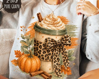 Immagine PNG di caffè autunnale femminile, caffè con zucca e fiocco leopardato, accogliente design autunnale a pennellate per sublimazione