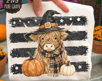 Mucca delle Highlands di Halloween PNG, Mucca con cappello da strega e zucche, Design autunnale a sublimazione con strisce nere