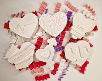 Paint your own Valentine's Day Figure - Mini Crafts Set - Valentines Crafts - Paint your own - DIY Craft Box - Kids Craft Kit