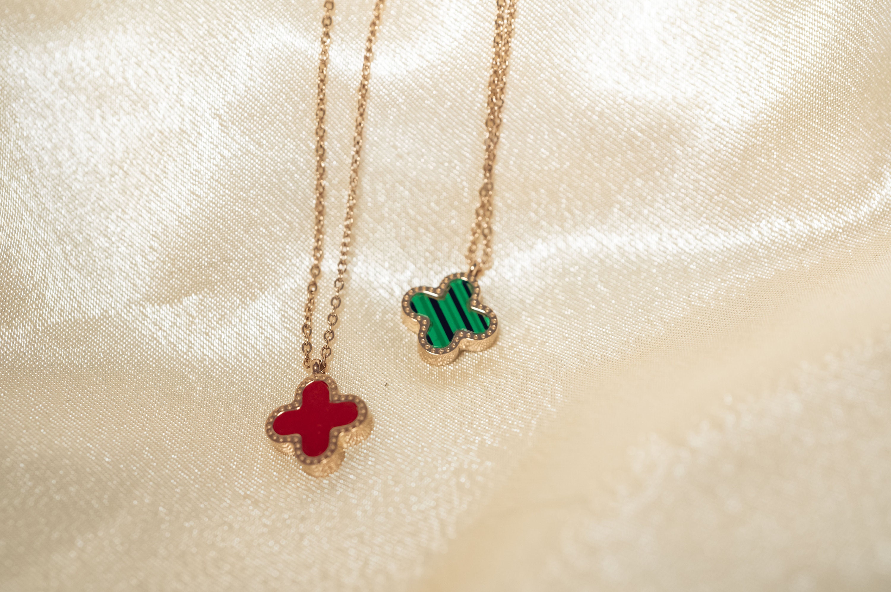 Red outlet clover necklace