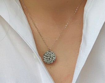 Filigrane Plättchen Halskette Mond  - in Silber und Gold - zierliche Mond Halskette - minimalistische Halskette - Geschenk - cutestoriesnet