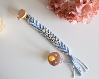 New Baby Gift Customized Macrame Baby Pacifier Clip, Boho Gifts, Natural Wood, Blue Baby Gift, Toy Holder for Baby