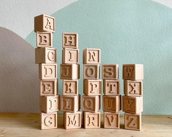 Blocs personnalisés pour bébé, alphabet pour enfants, prénom de bébé, jouets d'apprentissage, idée chambre d'enfant, blocs en bois naturels, idée cadeau baby shower