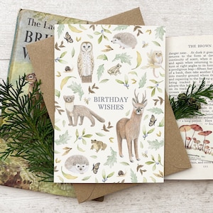 Carte d'anniversaire animal des bois A6 cerf hérisson chouette effraie des cloches - carte d'anniversaire illustrée à l'aquarelle - cartes de base chalet de campagne