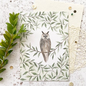 Carte postale ou impression d'art A6 sur le hibou des marais - Illustration aquarelle Woodland Botanical Cottagecore