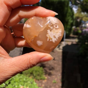 Flower Agate Heart Carving: Pink Cherry Blossom Crystal Display