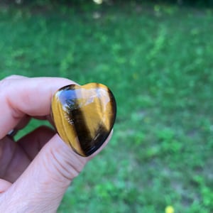 Tiger Eye Heart Crystal Car Vent Clip: Gemstone Car Decor