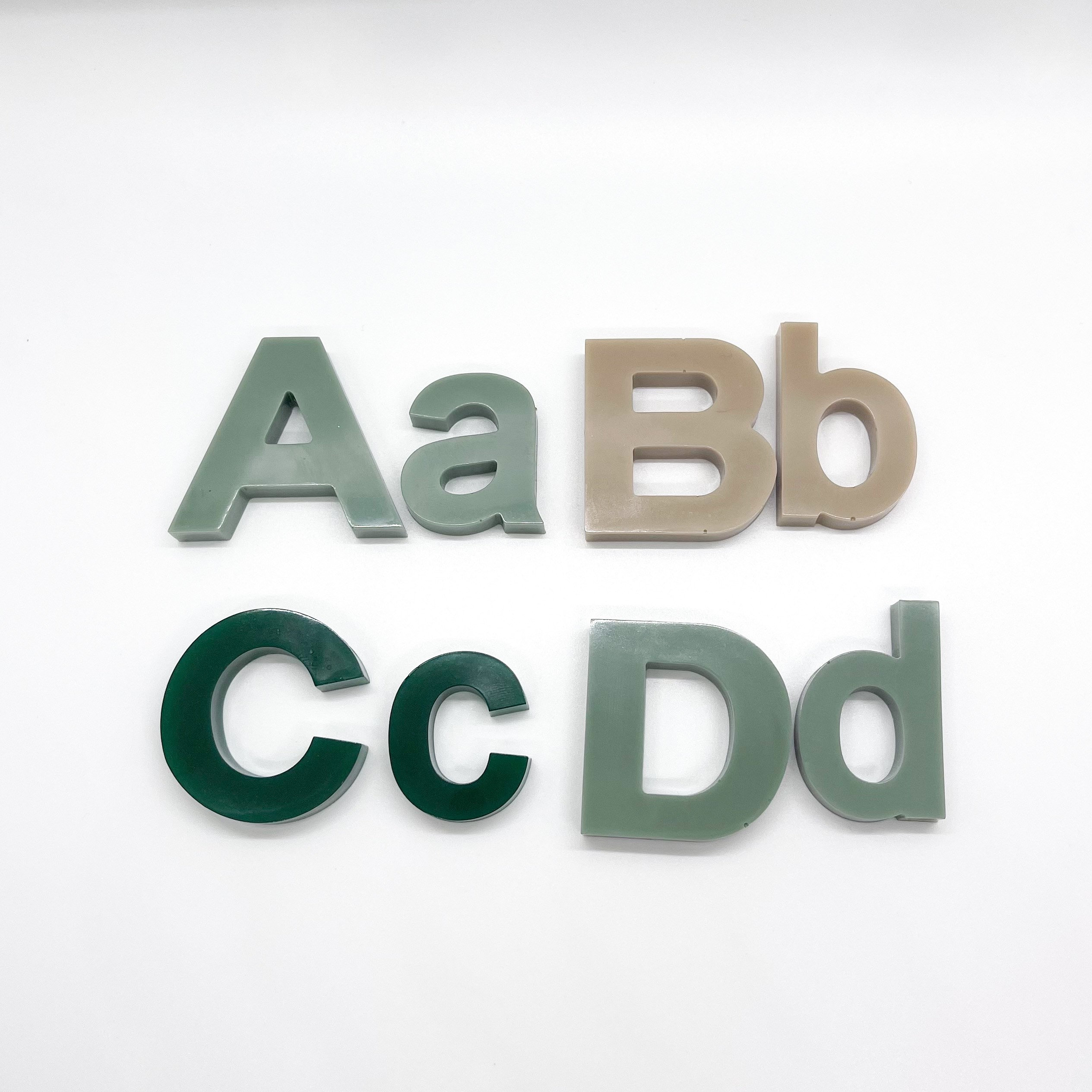 樹脂製の大文字と小文字のアルファベット/数字のカスタムセット