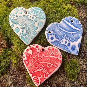 Pendentif coeur en porcelaine - Collier coeur fabriqué à la main - breloque coeur - breloque collier - coeur de Delft - pendentif en céramique - bijou en partie en céramique