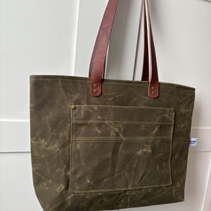 Grand sac fourre-tout en toile cirée pour tous les jours, grand sac fourre-tout pour femme, sac en toile cirée vert olive, sac de voyage en toile, sac à bandoulière, sac avec poches