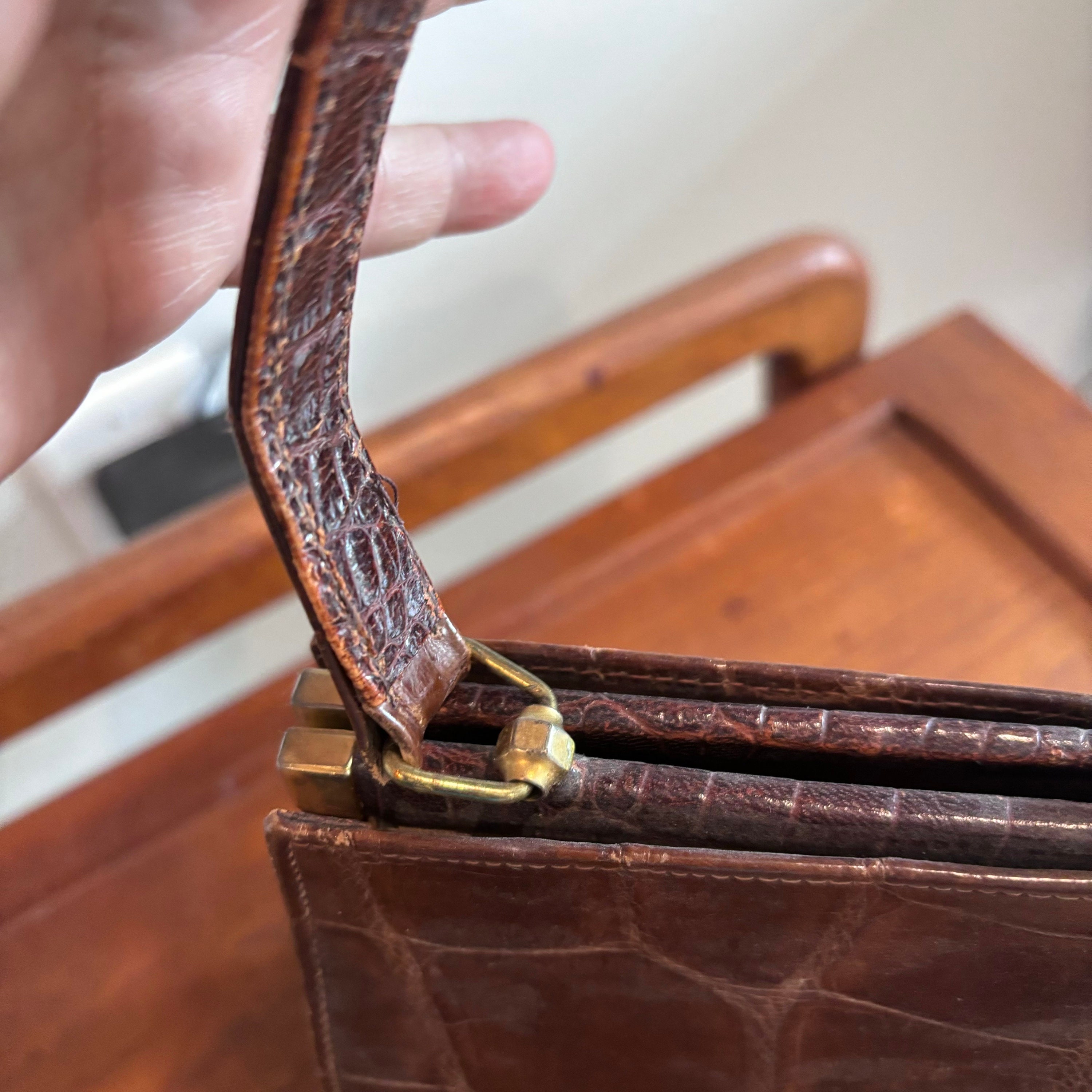 Vintage Alligator Handbag, Top Handle Bag With Brass Clasp Vintage Alligator Handbag, Top Handle Bag With Brass Clasp