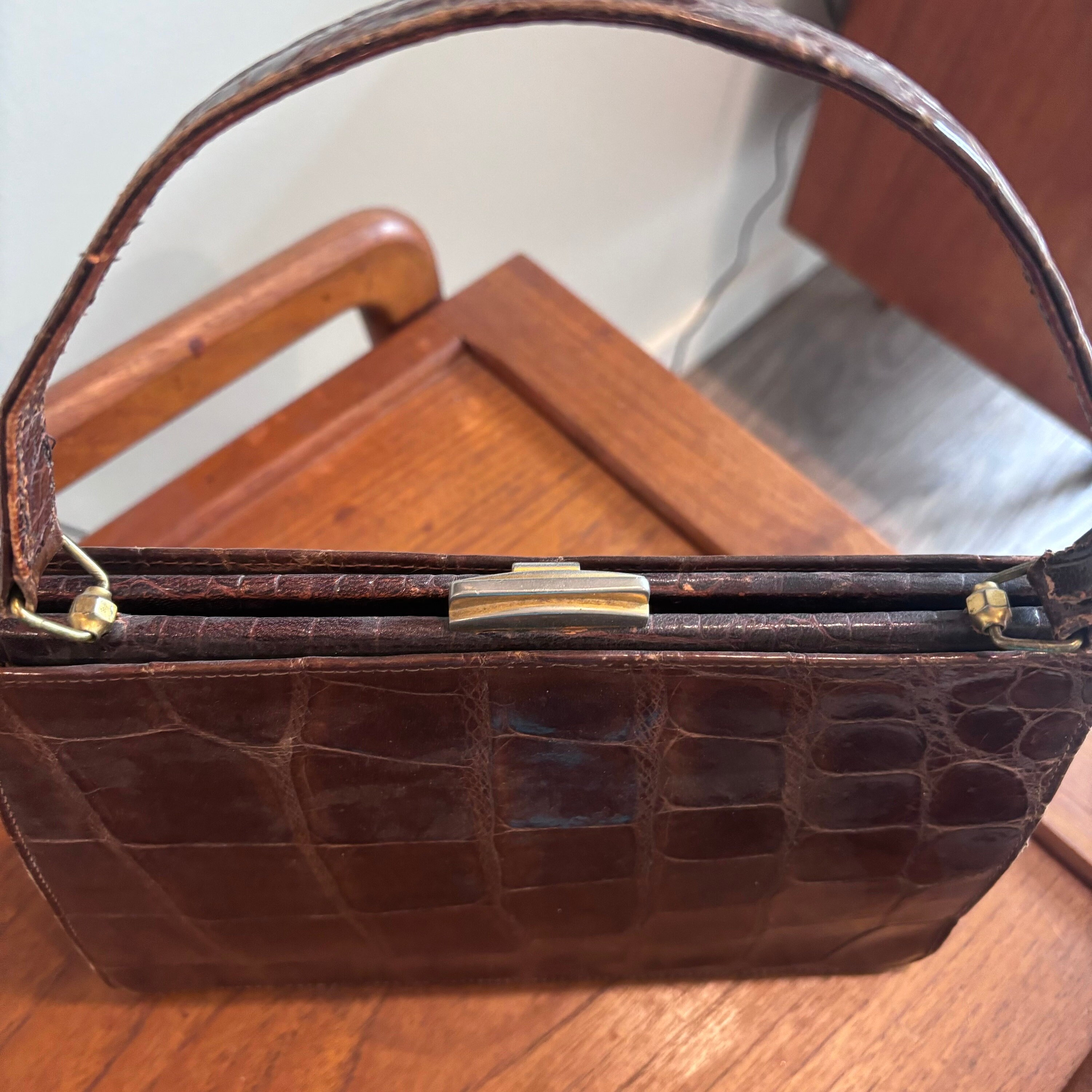 Vintage Alligator Handbag, Top Handle Bag With Brass Clasp Vintage Alligator Handbag, Top Handle Bag With Brass Clasp